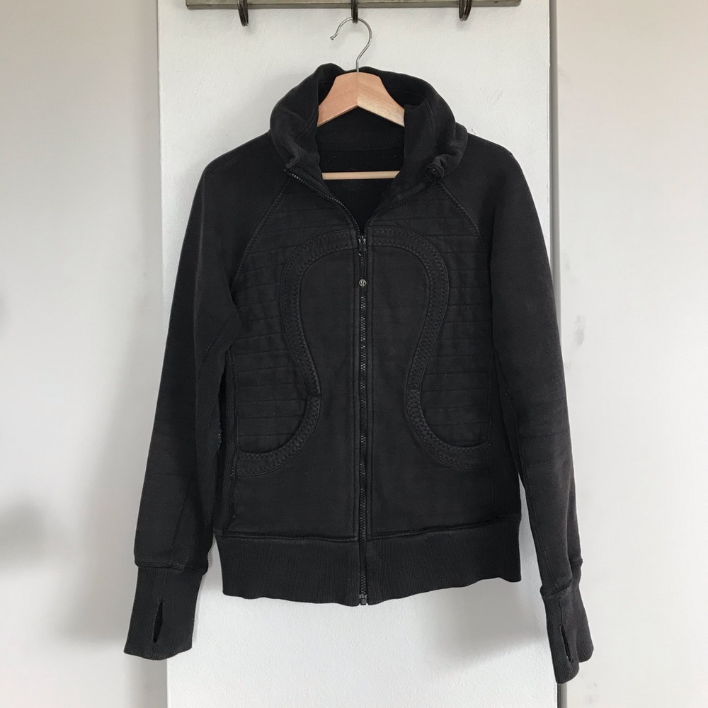 Black ribbed lululemom yoga jacket